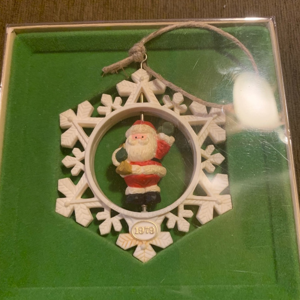 Hallmark 1979 Santa Ornament